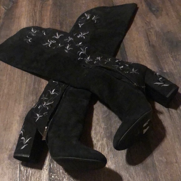 Kenneth Cole over the knee boot. - Picture 3 of 6